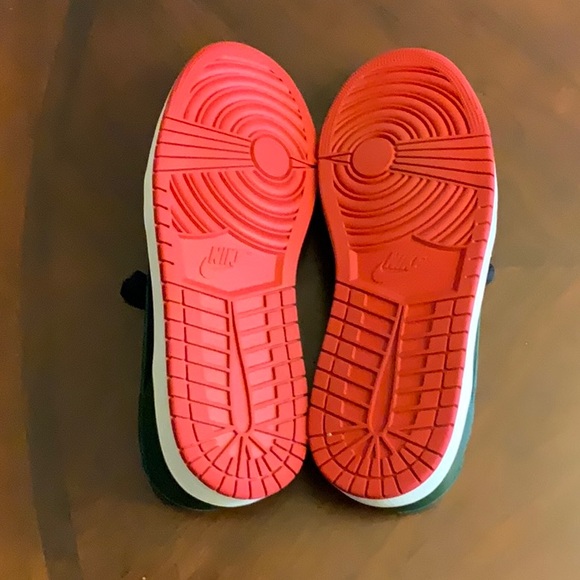 Air Jordan 1 Retro Low OG, Black/Green - Picture 7 of 11